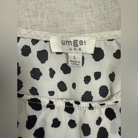 Umgee Cream and Black Spotted Blouse - Picture 4 of 5